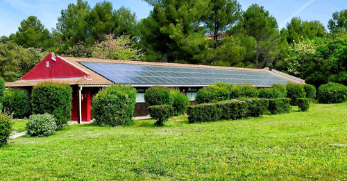 585 watt solar panel price in pakistan